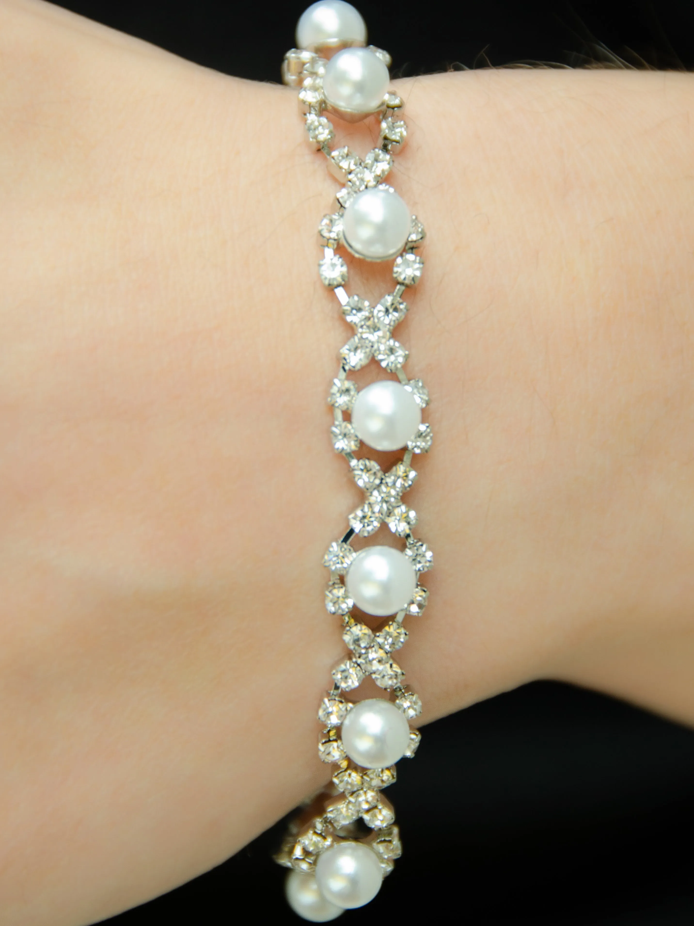 Amanda Necklace   Scarlett Bracelet Pearl Gift Set