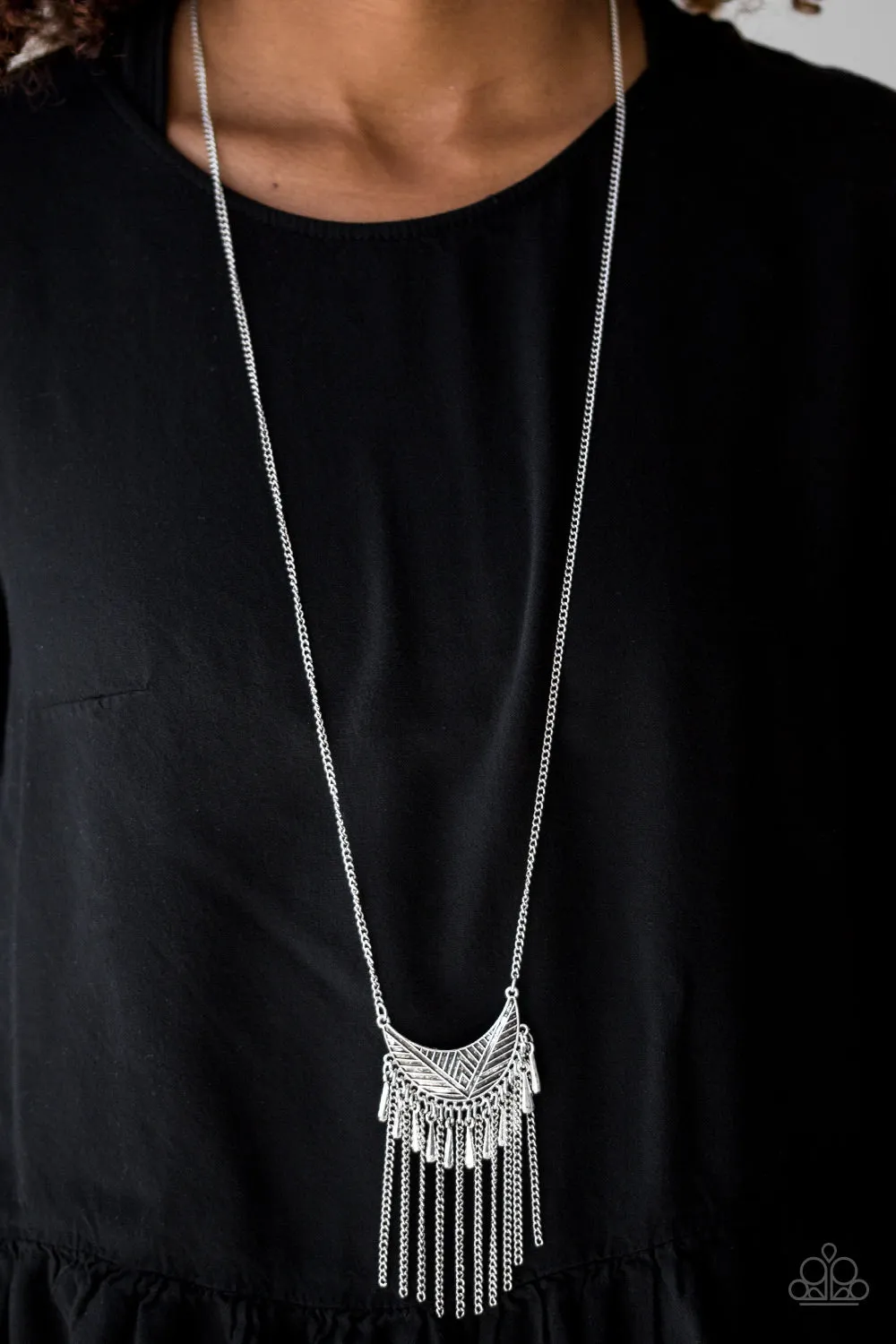 Paparazzi Happy Is The Huntress Silver Necklace Set