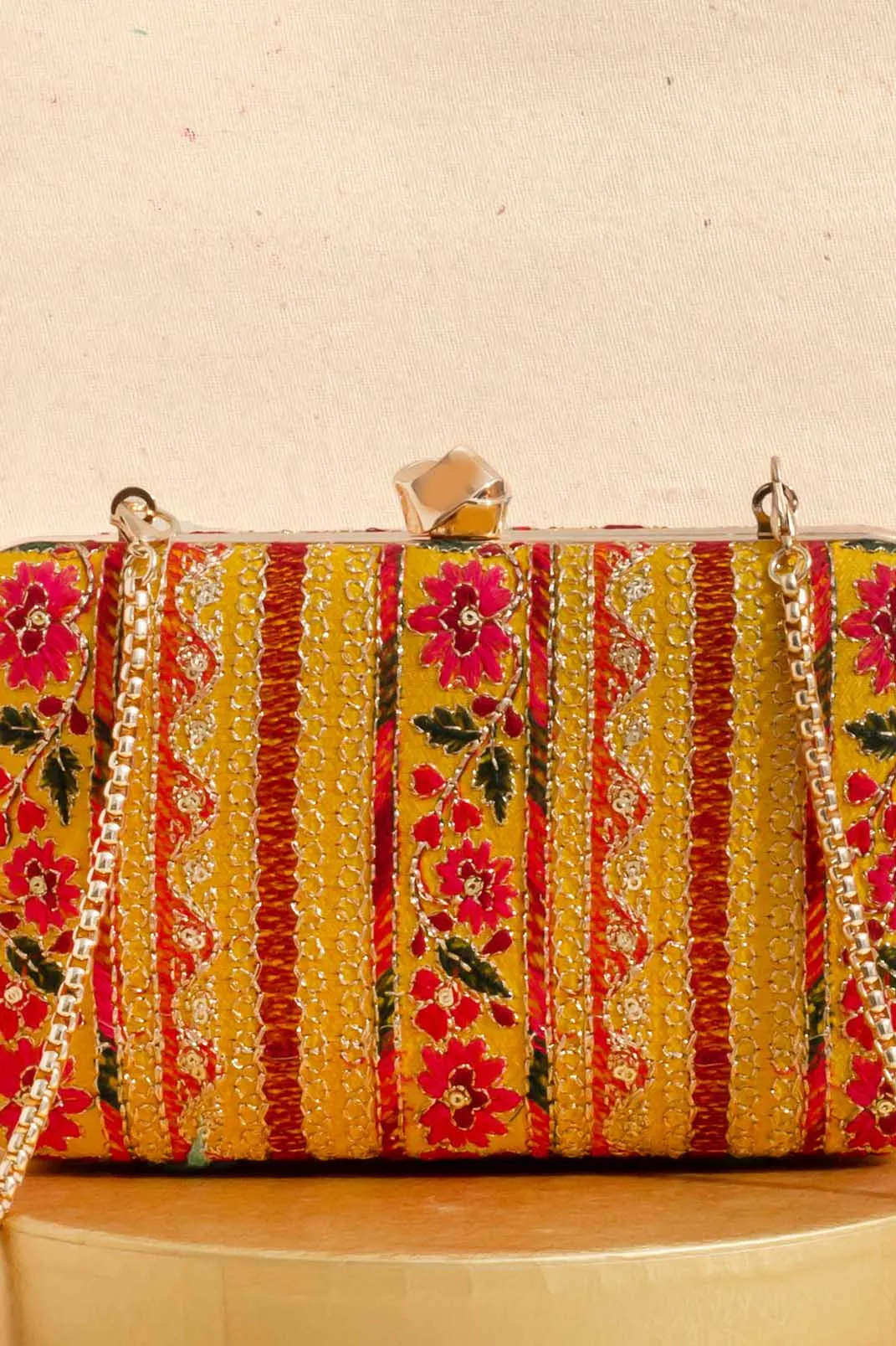 Zuri box clutch - mustard